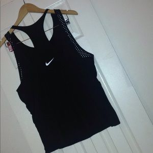 🚨30% OFF w/ Shorts🚨 NIKE Black Top